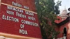 Kolkata: चुनाव आयोग ने कोताही पर अधिकारियों को लगाई लताड़ Kolkata: चुनाव आयोग ने कोताही पर अधिकारियों को लगाई लताड़
