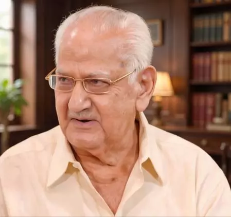 मुंबई ने दिलाई शोहरत, फिर भी आगरा की सरजमीं से जुड़े रहे रवि टंडन मुंबई ने दिलाई शोहरत, फिर भी आगरा की सरजमीं से जुड़े रहे रवि टंडन