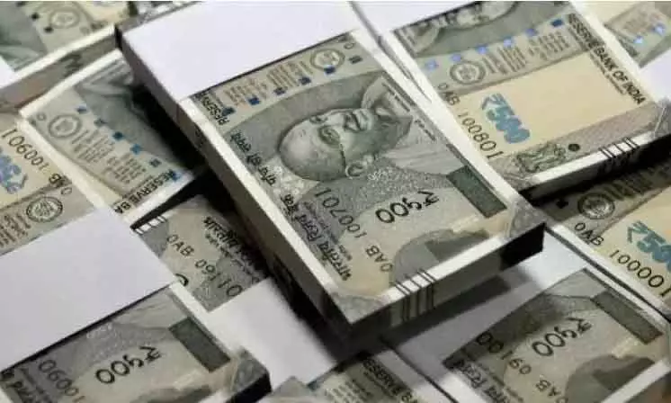 FY26 में Custom ड्यूटी छूट के कारण 4 लाख करोड़ रुपये का रेवेन्यू जाने का अनुमान FY26 में Custom ड्यूटी छूट के कारण 4 लाख करोड़ रुपये का रेवेन्यू जाने का अनुमान