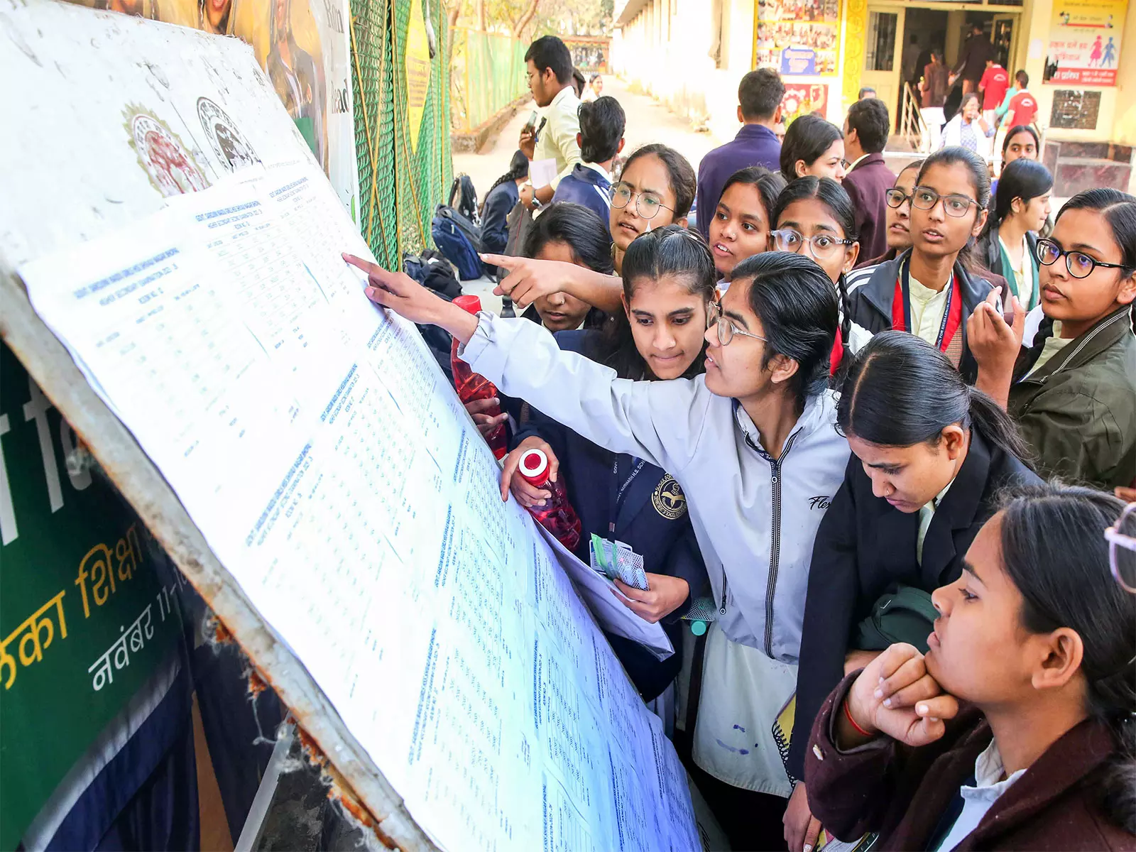 JEE मेन 2026 सत्र 1 के परिणाम घोषित, 12 छात्रों ने 100 प्रतिशत अंक प्राप्त किए JEE मेन 2026 सत्र 1 के परिणाम घोषित, 12 छात्रों ने 100 प्रतिशत अंक प्राप्त किए