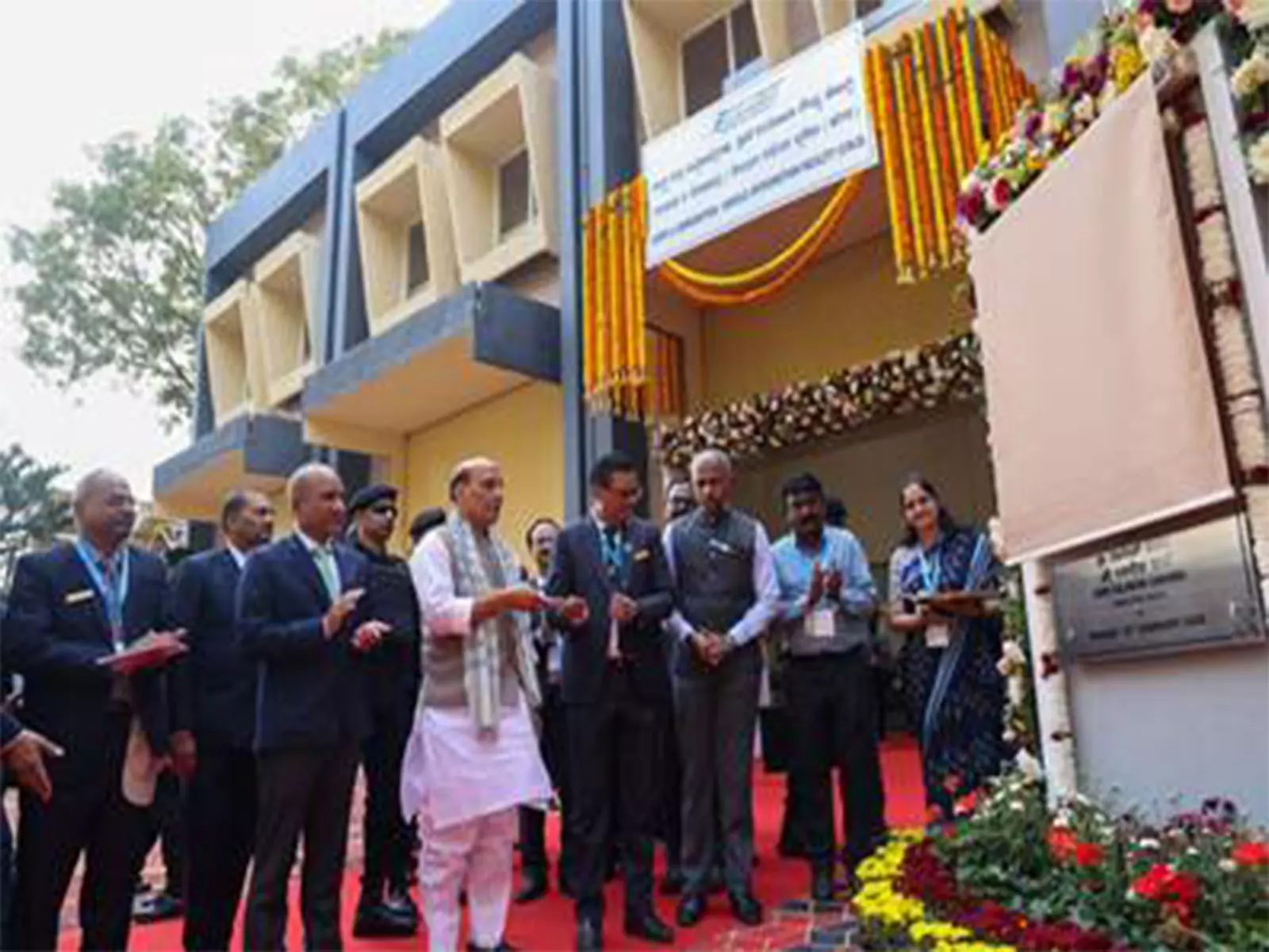 राजनाथ सिंह ने पुणे में अग्नि नियंत्रण रडार और बीईएल की AI पहल का शुभारंभ किया राजनाथ सिंह ने पुणे में अग्नि नियंत्रण रडार और बीईएल की AI पहल का शुभारंभ किया
