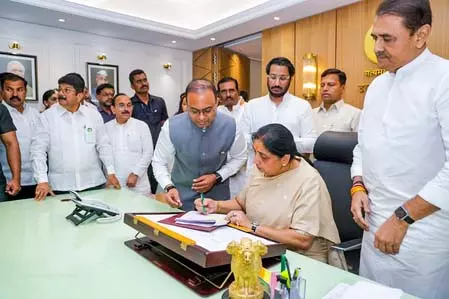 सुनेत्रा पवार एनसीपी की राष्ट्रीय अध्यक्ष के रूप में पदभार संभालने के लिए तैयार सुनेत्रा पवार एनसीपी की राष्ट्रीय अध्यक्ष के रूप में पदभार संभालने के लिए तैयार