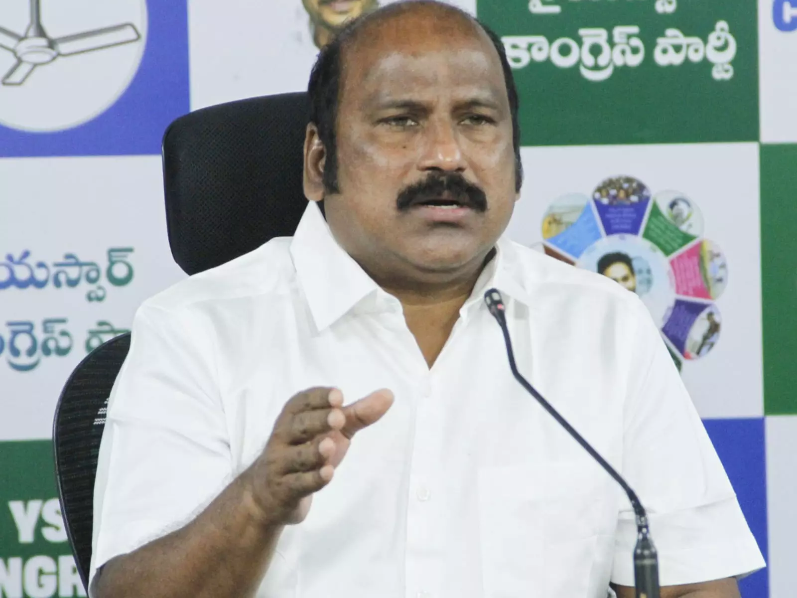 बिल गेट्स की आंध्र प्रदेश यात्रा से लोगों को क्या लाभ होगा?: YSRCP बिल गेट्स की आंध्र प्रदेश यात्रा से लोगों को क्या लाभ होगा?: YSRCP