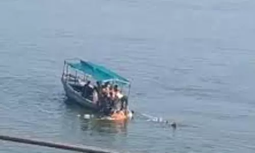 Varanasi: दो नावों में अचानक टक्कर,टला बड़ा हादसा Varanasi: दो नावों में अचानक टक्कर,टला बड़ा हादसा
