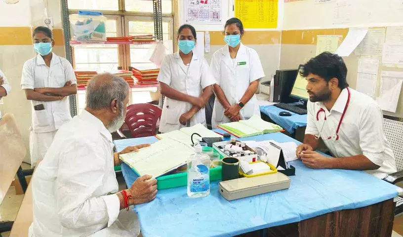 Sangareddy: स्वास्थ्य मंत्री ने जोगीपेट के गैरहाजिर डॉक्टरों को सस्पेंड करने का आदेश दिया