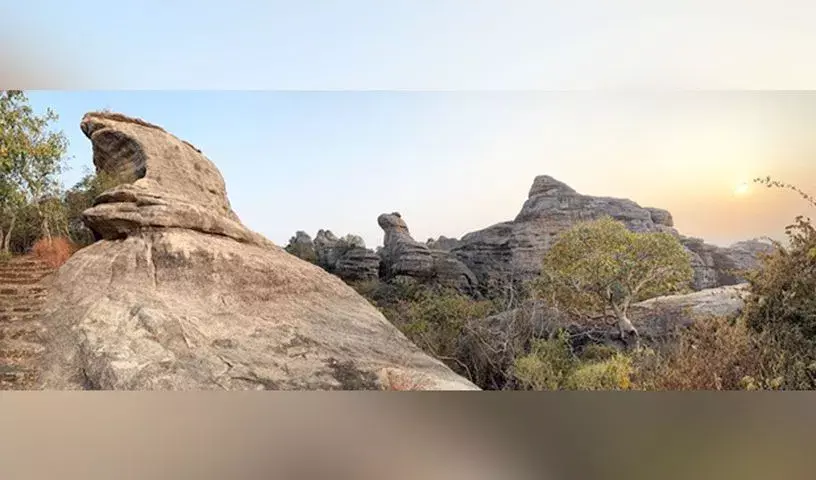 पांडवुला गुट्टा — तेलंगाना की ऊबड़-खाबड़ चट्टानों और प्राचीन रहस्यों का छिपा हुआ रत्न पांडवुला गुट्टा — तेलंगाना की ऊबड़-खाबड़ चट्टानों और प्राचीन रहस्यों का छिपा हुआ रत्न