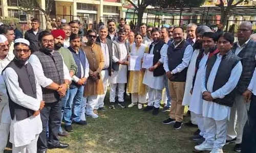 कांग्रेस ने करनाल और Kaithal में पेंशन, HPSC भर्ती के मुद्दों पर प्रदर्शन किया