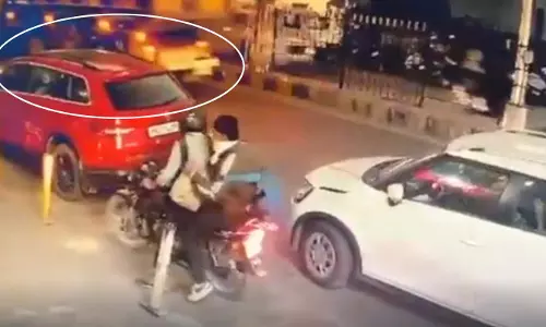 गैंगवार LIVE वीडियो...ताबड़तोड़ फायरिंग से थर्राया इलाका गैंगवार LIVE वीडियो...ताबड़तोड़ फायरिंग से थर्राया इलाका