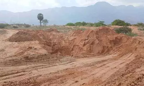 Tamil Nadu : सरकारी ज़मीन पर रेत खनन रोकने की मांग Tamil Nadu : सरकारी ज़मीन पर रेत खनन रोकने की मांग