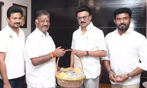 Tamil Nadu : महिलाओं को 5,000 रुपये दिए जाने का ओ. पन्नीरसेल्वम ने स्वागत किया