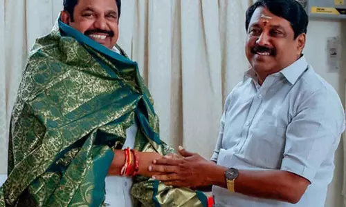 Tamil Nadu : नैनार नागेंद्रन ने एडप्पादी पलानीस्वामी से मुलाकात की Tamil Nadu : नैनार नागेंद्रन ने एडप्पादी पलानीस्वामी से मुलाकात की