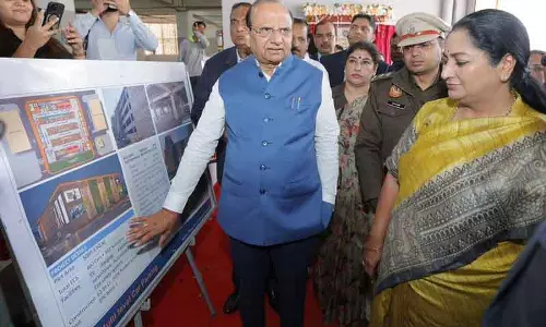 LG VK सक्सेना और सीएम रेखा गुप्ता ने नेहरू प्लेस में मल्टी-लेवल पार्किंग का उद्घाटन किया LG VK सक्सेना और सीएम रेखा गुप्ता ने नेहरू प्लेस में मल्टी-लेवल पार्किंग का उद्घाटन किया