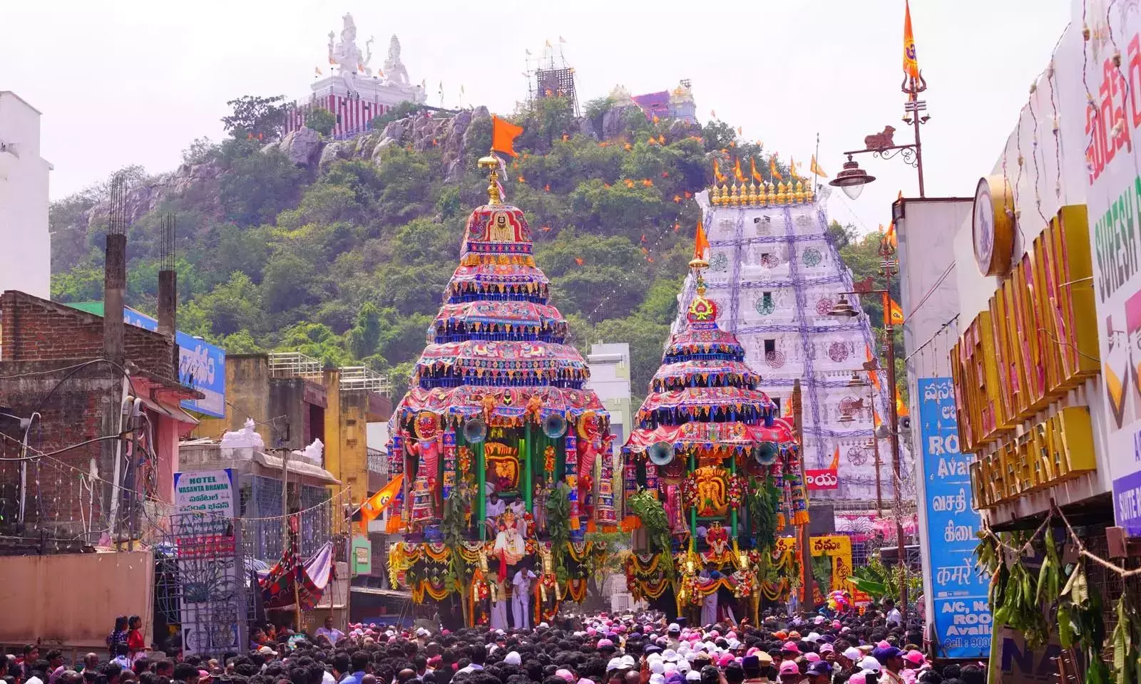 Andhra: श्रीकालहस्ती में रथोत्सव में धार्मिक उत्साह