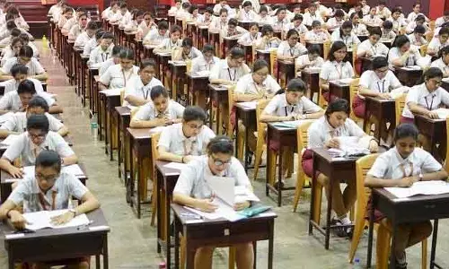 Indore : CBSE बोर्ड परीक्षा में 10वीं के 16 हज़ार और 12वीं के 12 हज़ार छात्र शामिल हुए