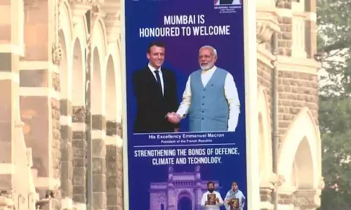 French के राष्ट्रपति इमैनुएल मैक्रों के स्वागत में मुंबई में पोस्टर लगाए गए