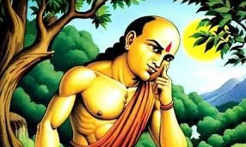 Chanakya Niti: घर में सुख-शांति चाहते हैं, तो इन 4 चीजों को कभी अपनी दहलीज के अंदर न लाएं Chanakya Niti: घर में सुख-शांति चाहते हैं, तो इन 4 चीजों को कभी अपनी दहलीज के अंदर न लाएं
