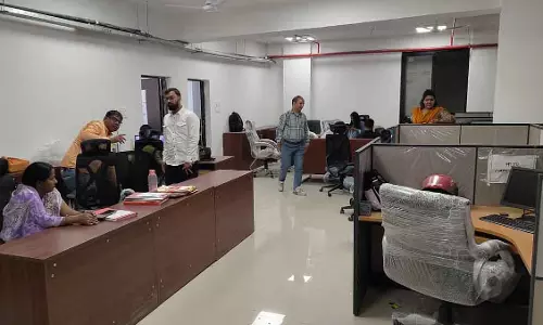Bhopal : बीएमसी के नए हेडक्वार्टर में महिला टॉयलेट पर ताला Bhopal : बीएमसी के नए हेडक्वार्टर में महिला टॉयलेट पर ताला