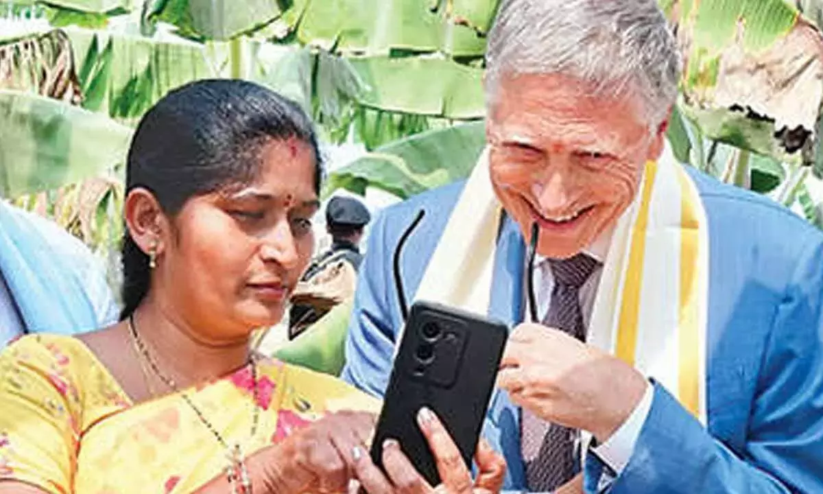 Andhra: बिल गेट्स ने AP फार्म पर AI को काम करते हुए देखा Andhra: बिल गेट्स ने AP फार्म पर AI को काम करते हुए देखा