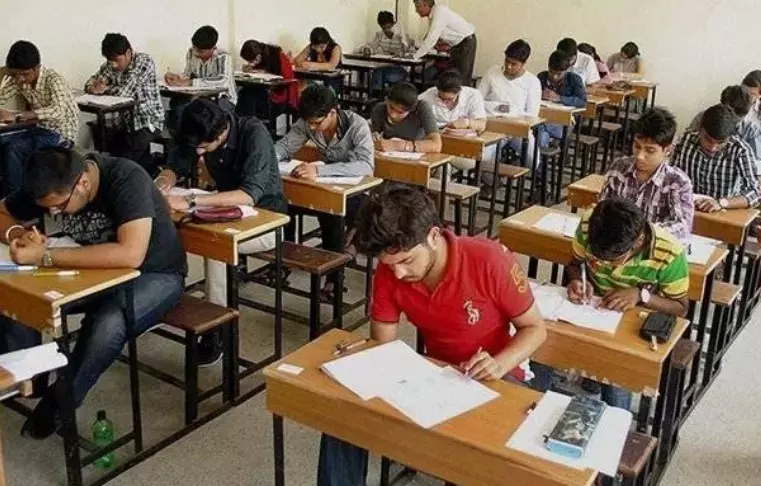 CBSE दसवीं और बारहवीं की परीक्षाएं आज से शुरू CBSE दसवीं और बारहवीं की परीक्षाएं आज से शुरू