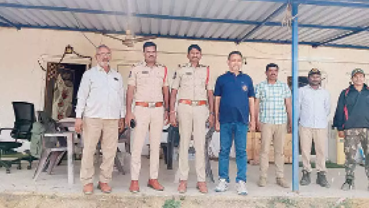 Telangana: गांव में बाघ की आवाजाही से दहशत फैल गई