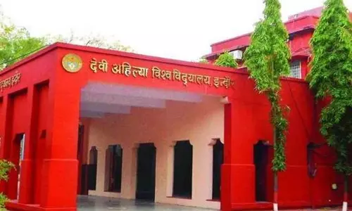 Indore: देवी अहिल्याबाई विवि के स्नातक समारोह में राज्यपाल की उपस्थिति Indore: देवी अहिल्याबाई विवि के स्नातक समारोह में राज्यपाल की उपस्थिति