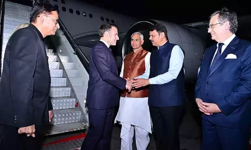फ्रांस के राष्ट्रपति इमैनुएल मैक्रों मुंबई पहुंचे, PM मोदी से करेंगे बातचीत