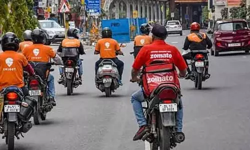 Karnataka : गिग वर्कर्स के लिए सोशल सिक्योरिटी फंड करने वाले प्लेटफॉर्म्स के लिए 1% फीस Karnataka : गिग वर्कर्स के लिए सोशल सिक्योरिटी फंड करने वाले प्लेटफॉर्म्स के लिए 1% फीस