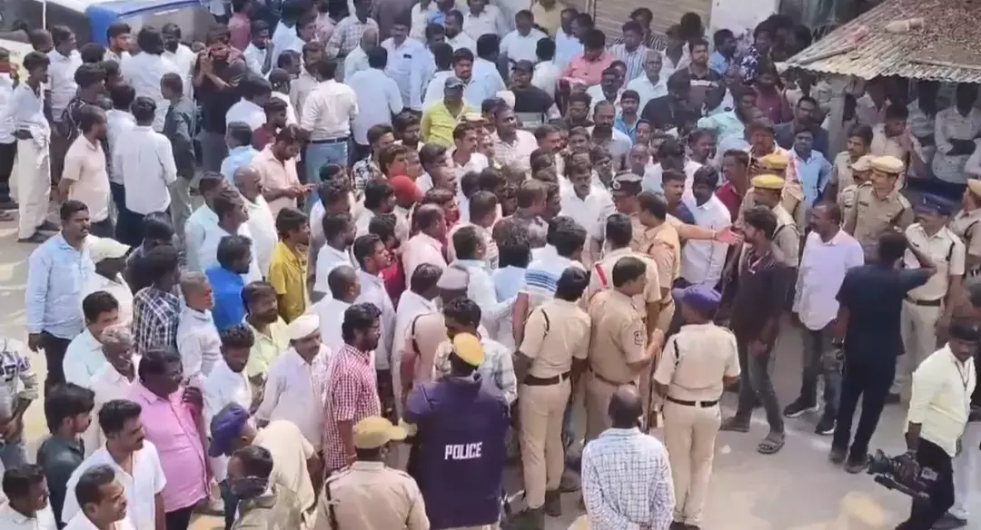 Telangana : गतिरोध के कारण जनगांव थोरूर दोर्नाकल सुल्तानाबाद में सिविक चीफ चुनाव रुके Telangana : गतिरोध के कारण जनगांव थोरूर दोर्नाकल सुल्तानाबाद में सिविक चीफ चुनाव रुके