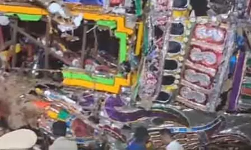 Tamil Nadu : मयना कोल्लई उत्सव के दौरान 60 फीट ऊंचा मंदिर का रथ गिरा, 7 घायल