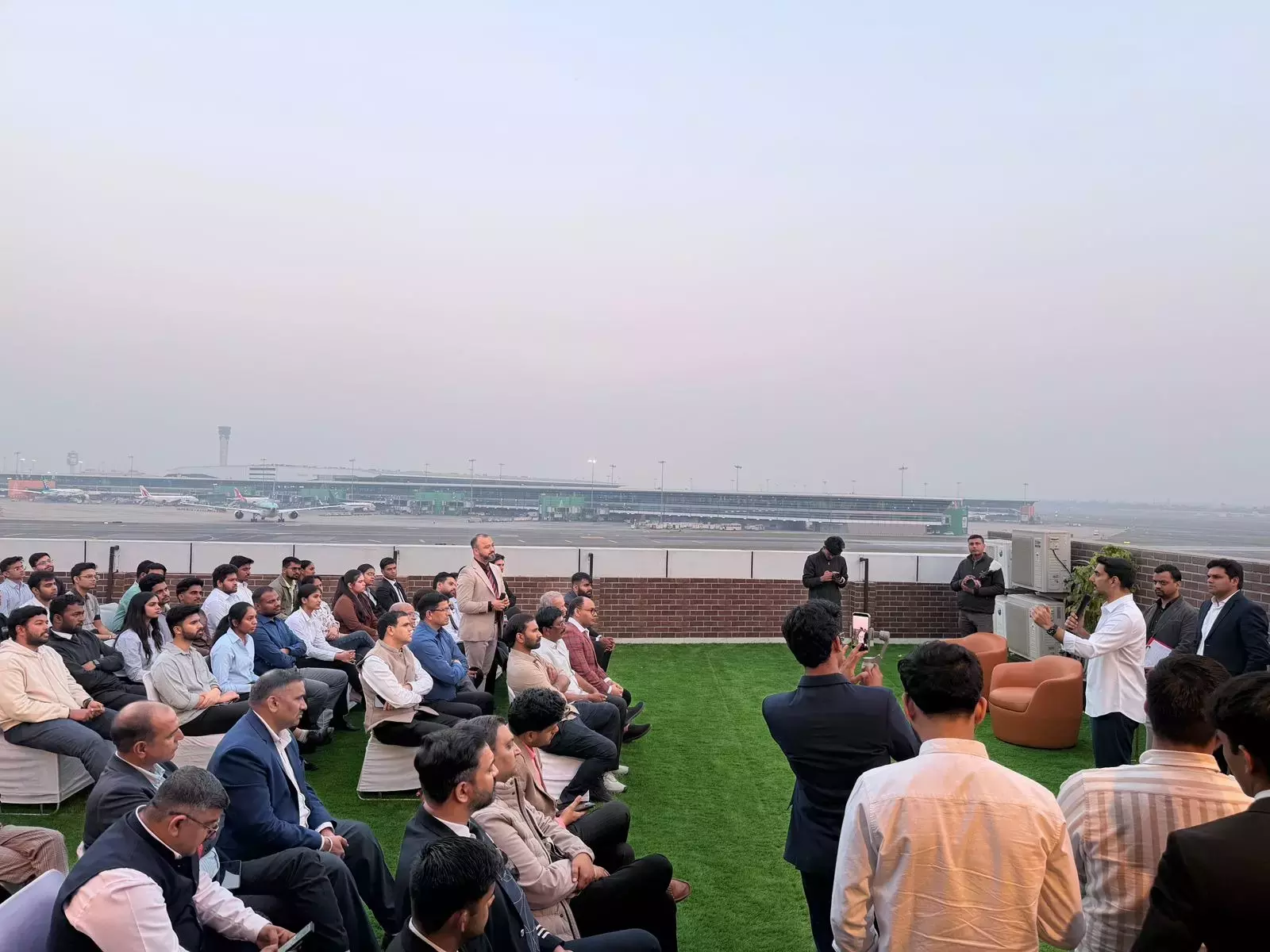 Lokesh ने दिल्ली में चार्ली फॉक्सट्रॉट एविएशन सर्विसेज़ का उद्घाटन किया Lokesh ने दिल्ली में चार्ली फॉक्सट्रॉट एविएशन सर्विसेज़ का उद्घाटन किया
