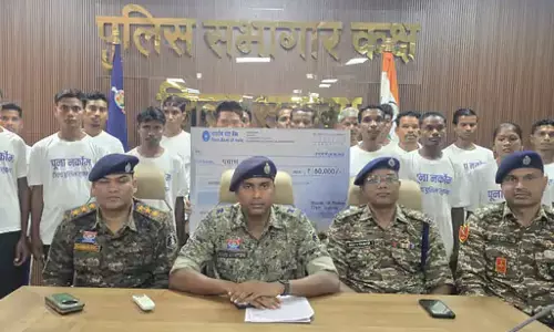 22 नक्सलियों ने सुकमा में डाले हथियार 22 नक्सलियों ने सुकमा में डाले हथियार