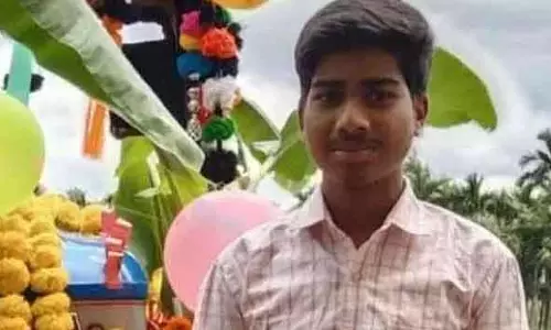 Chitradurga : स्कूल हॉस्टल की तीसरी मंज़िल से कूदकर 10वीं क्लास के स्टूडेंट की मौत Chitradurga : स्कूल हॉस्टल की तीसरी मंज़िल से कूदकर 10वीं क्लास के स्टूडेंट की मौत