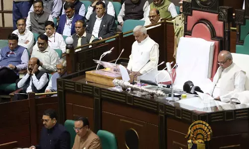 Bhopal: सदन में कांग्रेस के हंगामे के बीच राज्यपाल का भाषण बाधित Bhopal: सदन में कांग्रेस के हंगामे के बीच राज्यपाल का भाषण बाधित