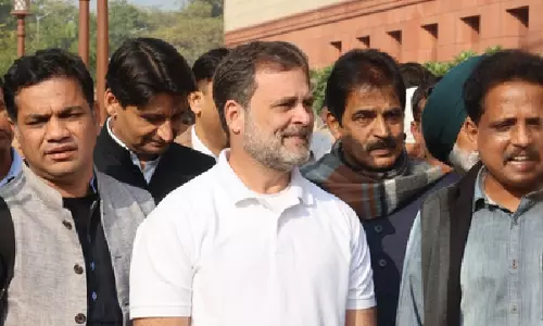 Aiyar की टिप्पणी से बढ़ी सियासी हलचल, जेडीयू ने राहुल पर बोला वार Aiyar की टिप्पणी से बढ़ी सियासी हलचल, जेडीयू ने राहुल पर बोला वार