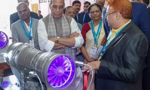 नई पीढ़ी के एयरो इंजन विकसित करें: Defence Minister नई पीढ़ी के एयरो इंजन विकसित करें: Defence Minister