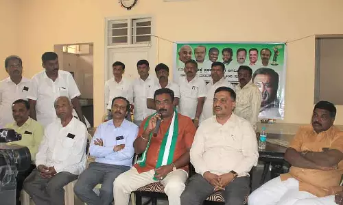 JDS नेताओं को आकर्षित न करें: Dheeraj Muniraju JDS नेताओं को आकर्षित न करें: Dheeraj Muniraju