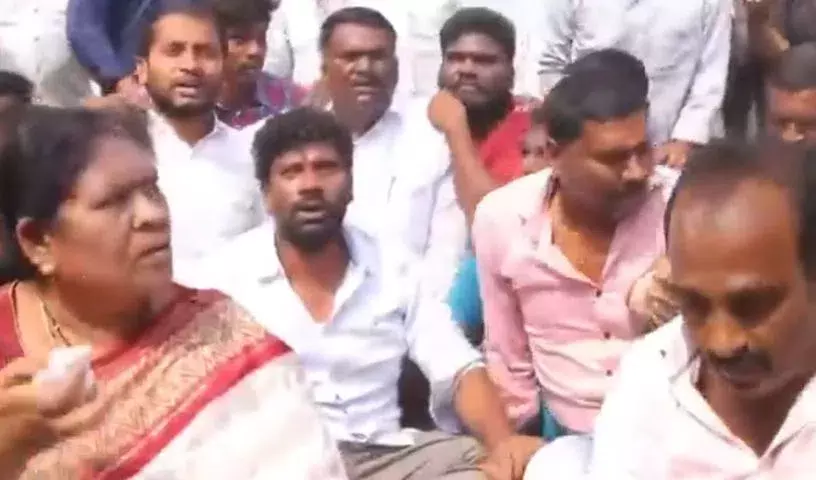 Mancherial: क्याथनपल्ली नगरपालिका में बीआरएस और कांग्रेस के बीच टकराव से तनाव