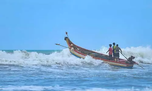 Sri Lankan Navy ने 24 मछुआरों को हिरासत में लिया, गांवों ने चुनाव के बहिष्कार की चेतावनी दी Sri Lankan Navy ने 24 मछुआरों को हिरासत में लिया, गांवों ने चुनाव के बहिष्कार की चेतावनी दी