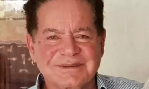 Salman Khan के पिता सलीम खान को सूजन की शिकायत के बाद अस्पताल ले जाया गया Salman Khan के पिता सलीम खान को सूजन की शिकायत के बाद अस्पताल ले जाया गया