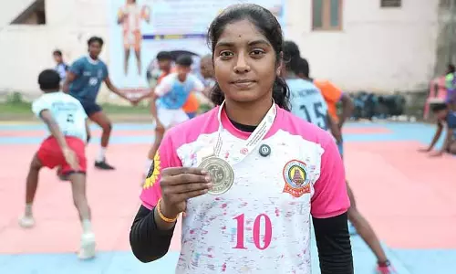 टीन चैंपियन और उनके कोच ने भारत के kabaddi मैप पर अपनी जगह बनाई टीन चैंपियन और उनके कोच ने भारत के kabaddi मैप पर अपनी जगह बनाई