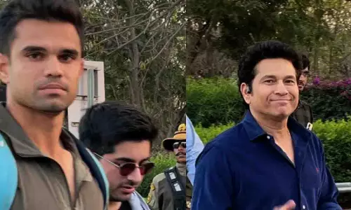 Sachin Tendulkar और उनका परिवार अर्जुन तेंदुलकर की शादी के लिए जामनगर पहुंचे Sachin Tendulkar और उनका परिवार अर्जुन तेंदुलकर की शादी के लिए जामनगर पहुंचे
