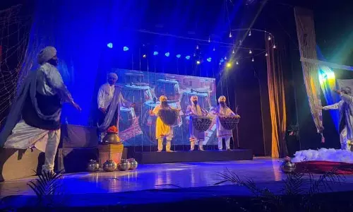 Chandigarh: नाटक ‘1675’ दर्शकों को गुरुओं के दिखाए रास्ते पर चलने के लिए प्रेरित करता Chandigarh: नाटक ‘1675’ दर्शकों को गुरुओं के दिखाए रास्ते पर चलने के लिए प्रेरित करता