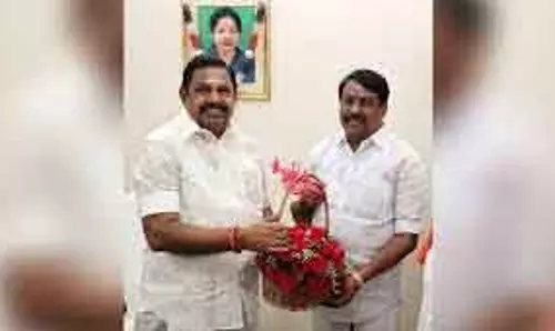 Chennai नैनार नागेंद्रन ने EPS से मुलाकात की Chennai नैनार नागेंद्रन ने EPS से मुलाकात की