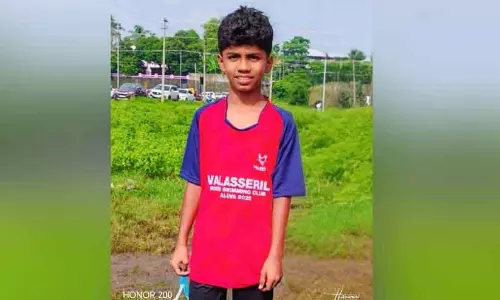 Kerala : वेम्बनाड झील को तैरकर पार करने वाले ग्रुप में एक 13 साल का पट्टाम्बी लड़का भी शामिल था Kerala : वेम्बनाड झील को तैरकर पार करने वाले ग्रुप में एक 13 साल का पट्टाम्बी लड़का भी शामिल था