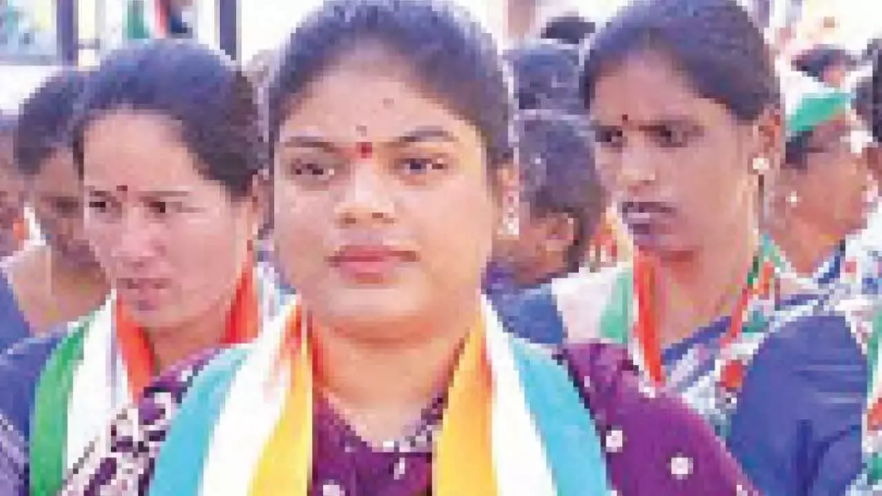 Telangana: स्पीकर की बेटी अनन्या विकाराबाद की चेयरपर्सन चुनी गईं