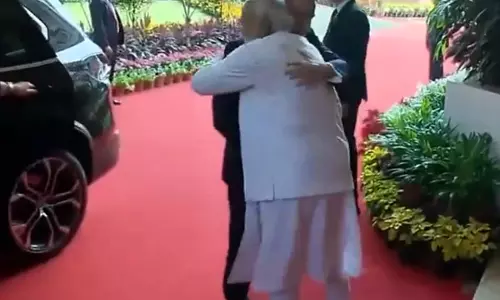 पीएम मोदी और फ्रांस के राष्ट्रपति की मुलाकात हुई, VIDEO