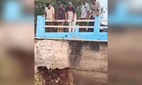 Kerala : वैकोचिरा एचबी नहर पर शटर निर्माण के दौरान पुल ढह गया Kerala : वैकोचिरा एचबी नहर पर शटर निर्माण के दौरान पुल ढह गया