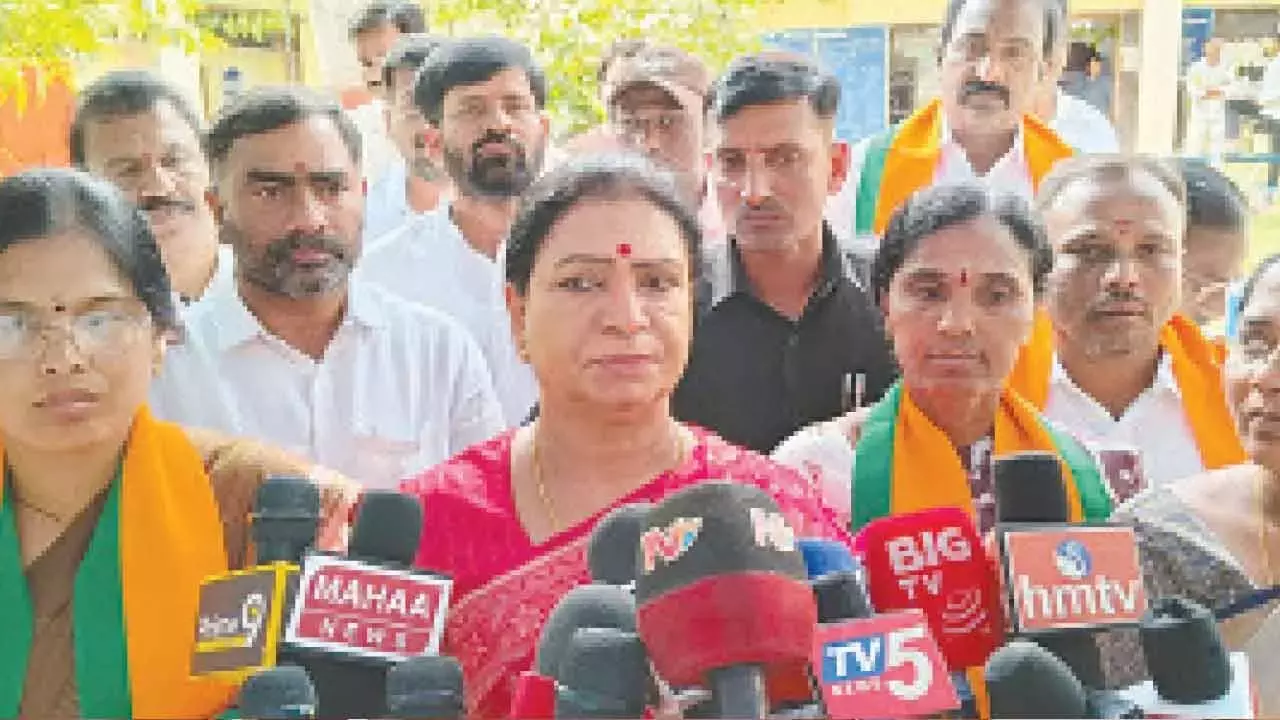 Aruna ने नारायणपेट नगर निगम अध्यक्ष पद पर भाजपा की जीत का स्वागत किया Aruna ने नारायणपेट नगर निगम अध्यक्ष पद पर भाजपा की जीत का स्वागत किया