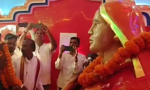 Champaran: दिवंगत पत्नी को श्रद्धांजलि, 65 फीट ऊंचा मंदिर कराया निर्माण Champaran: दिवंगत पत्नी को श्रद्धांजलि, 65 फीट ऊंचा मंदिर कराया निर्माण