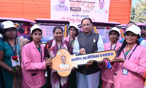उज्ज्वला गैस, पिंक ई-रिक्शा और गार्बेज रिक्शा वितरण से आत्मनिर्भरता को मिला नया संबल उज्ज्वला गैस, पिंक ई-रिक्शा और गार्बेज रिक्शा वितरण से आत्मनिर्भरता को मिला नया संबल